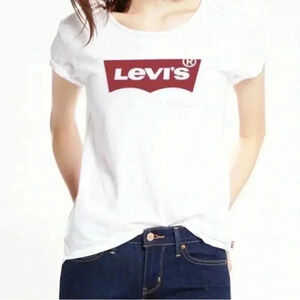NWOT Levi’s women’s logo tee (Size 8-10 Years)
